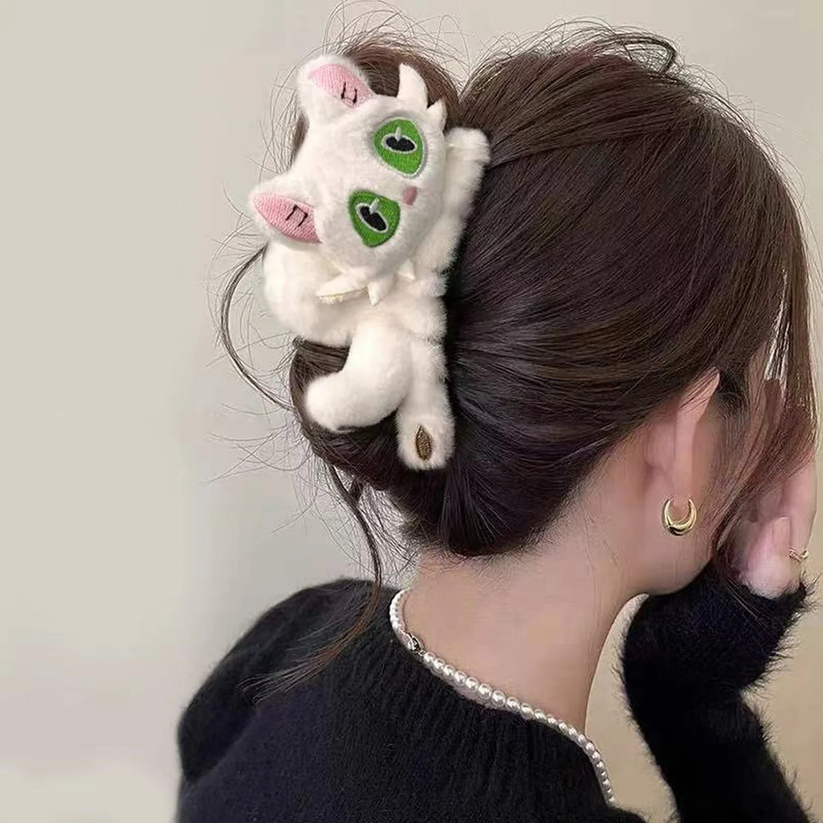1pc New Cute Cat Hair Claw Autumn and Winter Cartoon Versatile Large Plush Hair Clip Shark Clip for the Back of the Head